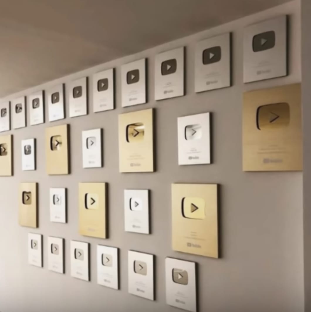 A closer look at the custom-designed play buttons.